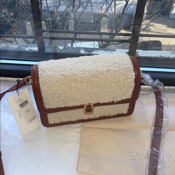 ❤️ANTHROPOLOGIE Jules Kae Mia Sherpa Crossbody Bag IN Brown and Cream VEGAN NWT - Picture 3 of 9